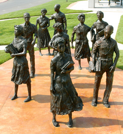 picture of little rock nine statuary